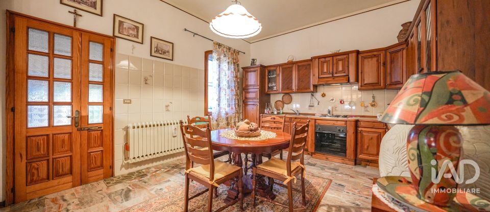 House boat 3 rooms of 183 m² in Mesola (44026)