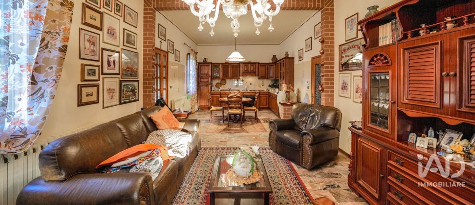 House boat 3 rooms of 183 m² in Mesola (44026)