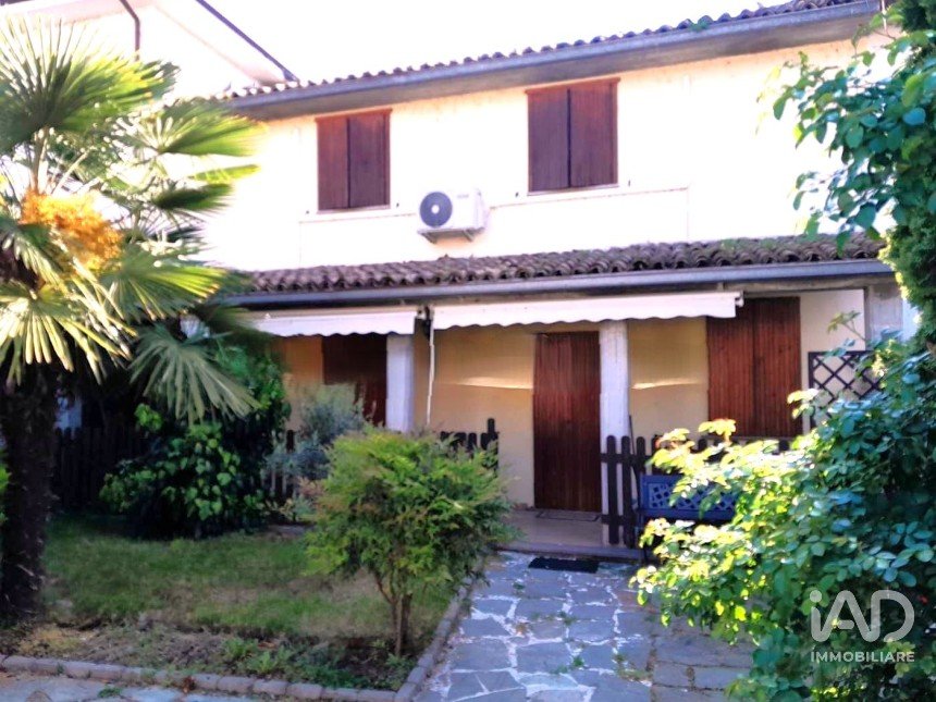 House 8 rooms of 142 m² in Cergnago (27020)