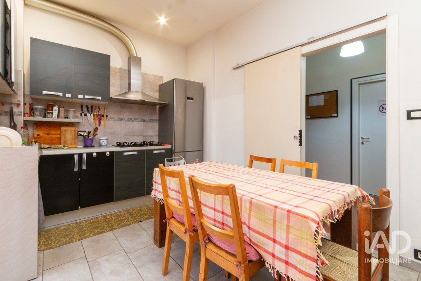 Apartment 6 rooms of 135 m² in Torino (10135)