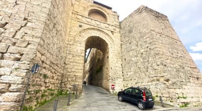 Negozio / locale commerciale di 78 m² in Perugia (06123)