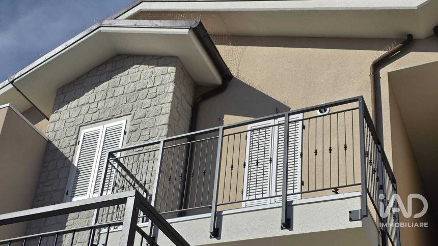 Block of flats 3 rooms of 105 m² in Sirolo (60020)