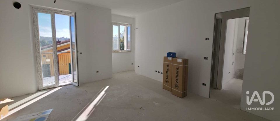 Block of flats 3 rooms of 105 m² in Sirolo (60020)