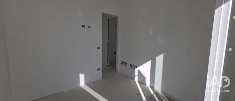 Block of flats 3 rooms of 105 m² in Sirolo (60020)