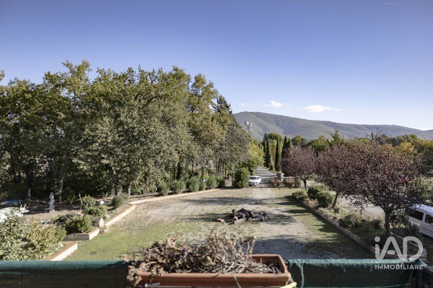 Hotel-restaurant of 1,100 m² in Terranuova Bracciolini (52028)