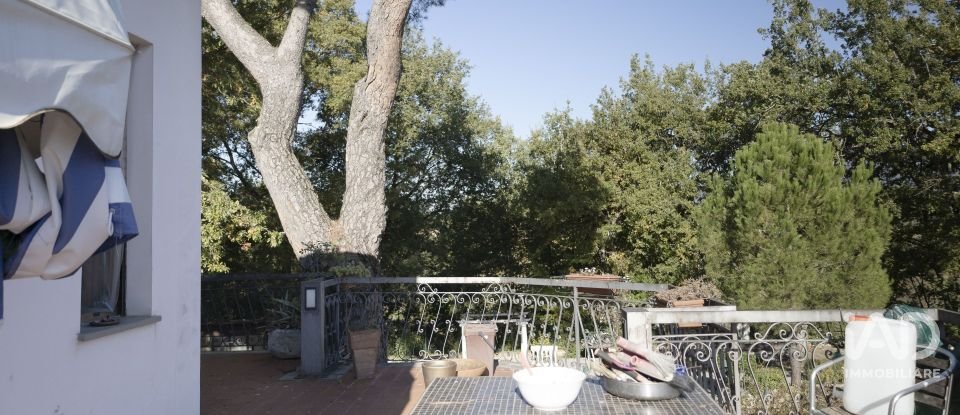 Hotel-restaurant of 1,100 m² in Terranuova Bracciolini (52028)