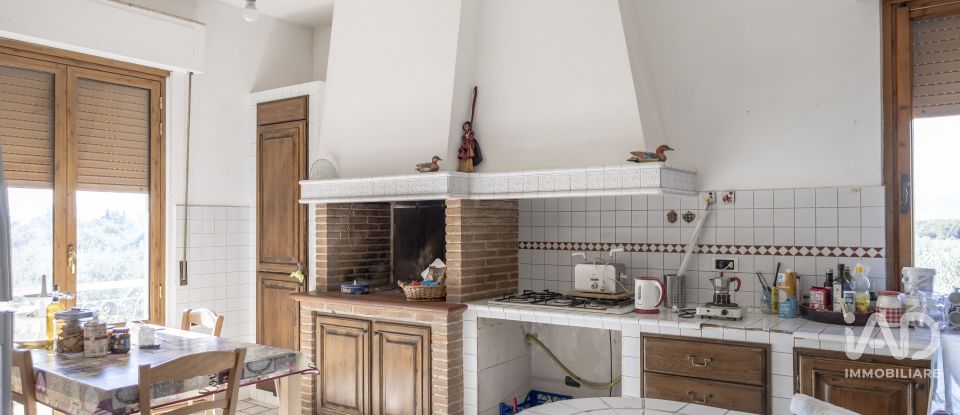 Hotel-restaurant of 1,100 m² in Terranuova Bracciolini (52028)