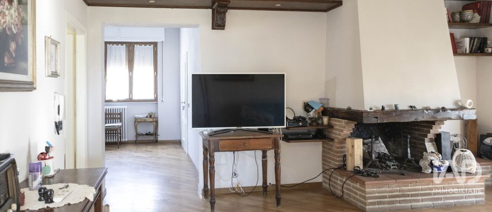 Hotel-restaurant of 1,100 m² in Terranuova Bracciolini (52028)