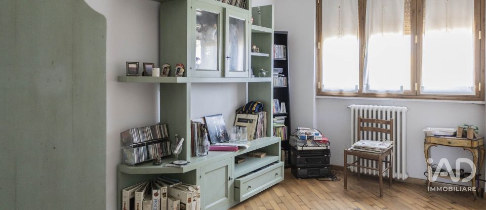 Hotel-restaurant of 1,100 m² in Terranuova Bracciolini (52028)