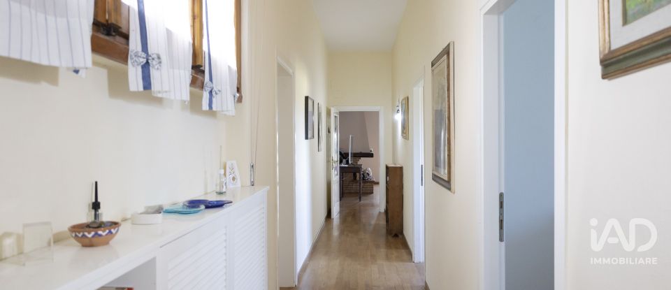 Hotel-restaurant of 1,100 m² in Terranuova Bracciolini (52028)