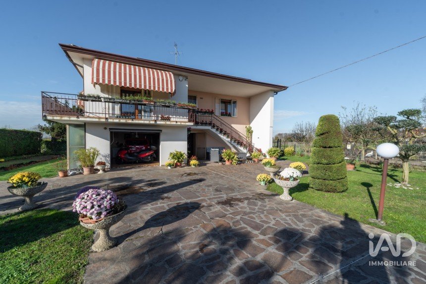Casa indipendente / Villa 5 locali di 192 m² in Selvazzano Dentro (35030)