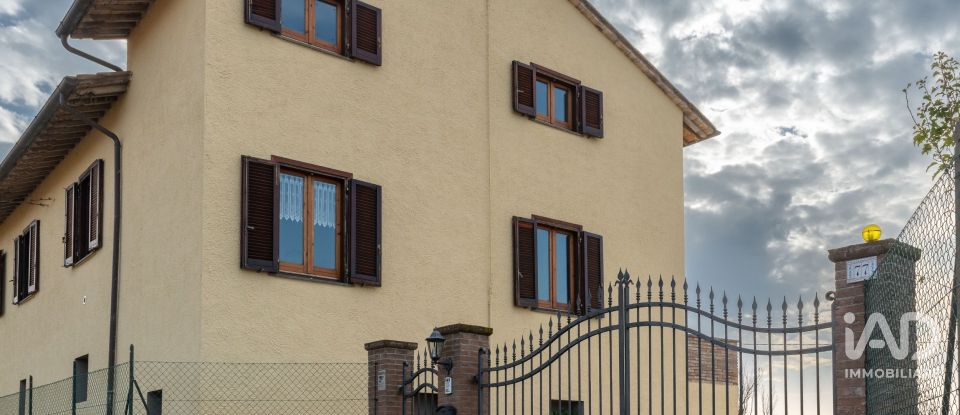 Rustico 8 locali di 320 m² in Bastia Umbra (06083)