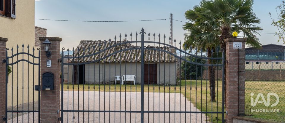 Rustico 8 locali di 320 m² in Bastia Umbra (06083)