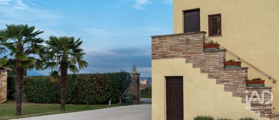 Rustico 8 locali di 320 m² in Bastia Umbra (06083)