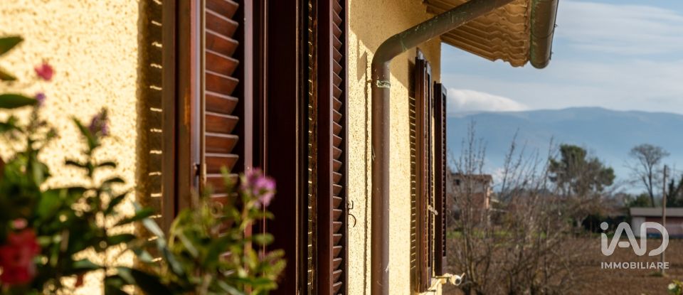 Rustico 8 locali di 320 m² in Bastia Umbra (06083)