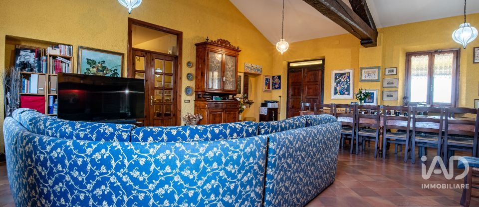 Rustico 8 locali di 320 m² in Bastia Umbra (06083)