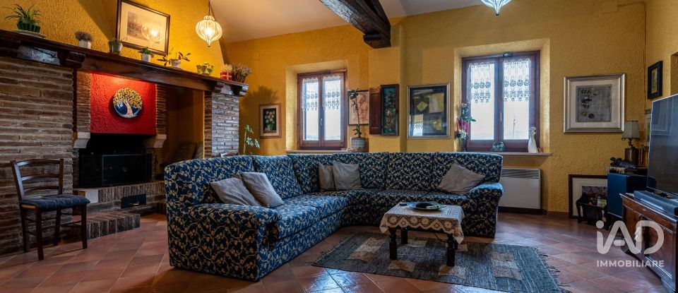 Rustico 8 locali di 320 m² in Bastia Umbra (06083)