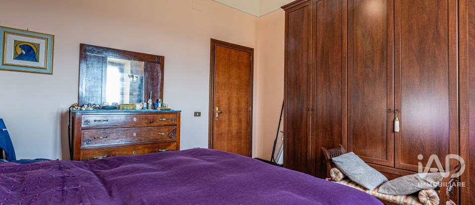 Rustico 8 locali di 320 m² in Bastia Umbra (06083)