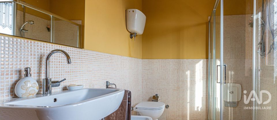 Rustico 8 locali di 320 m² in Bastia Umbra (06083)