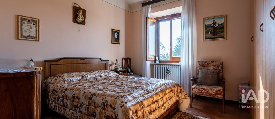 Rustico 8 locali di 320 m² in Bastia Umbra (06083)