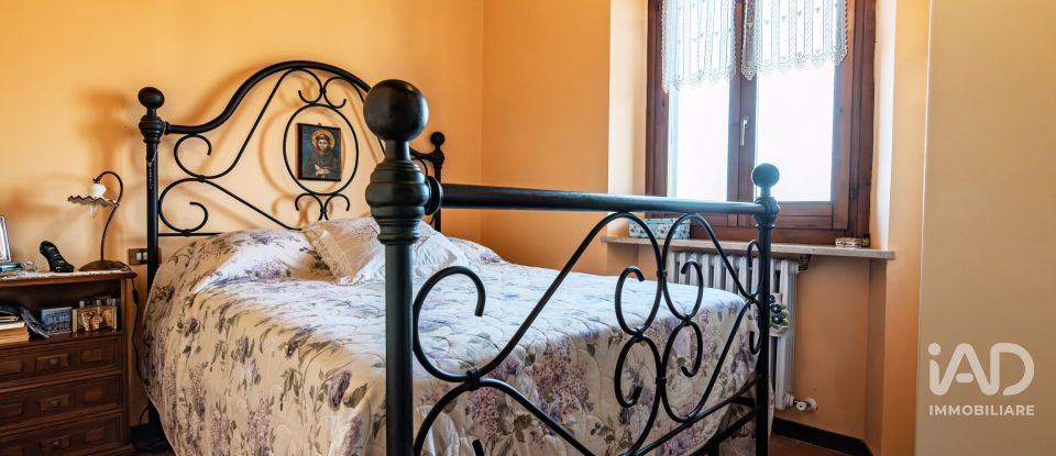 Rustico 8 locali di 320 m² in Bastia Umbra (06083)