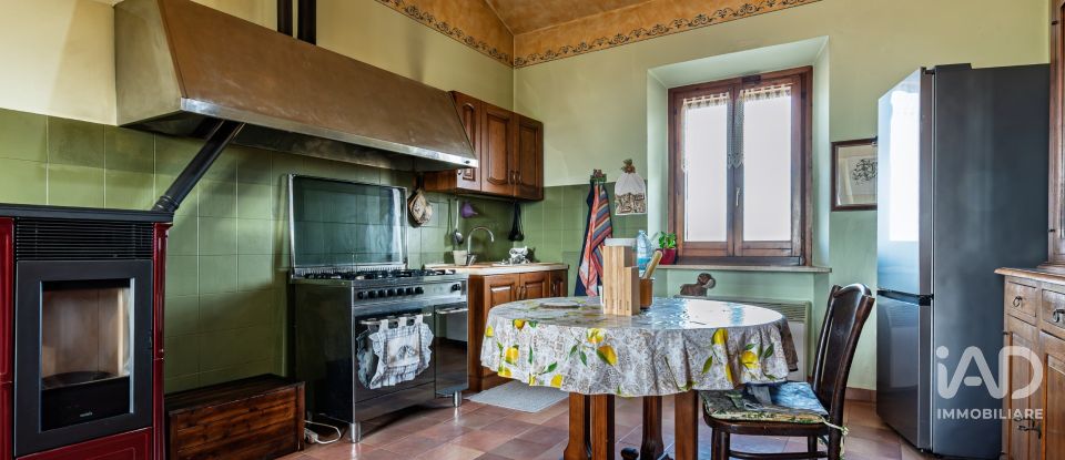 Rustico 8 locali di 320 m² in Bastia Umbra (06083)