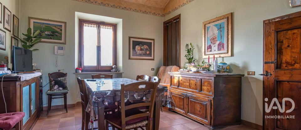 Rustico 8 locali di 320 m² in Bastia Umbra (06083)