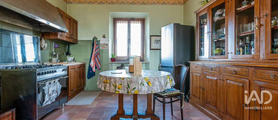 Rustico 8 locali di 320 m² in Bastia Umbra (06083)