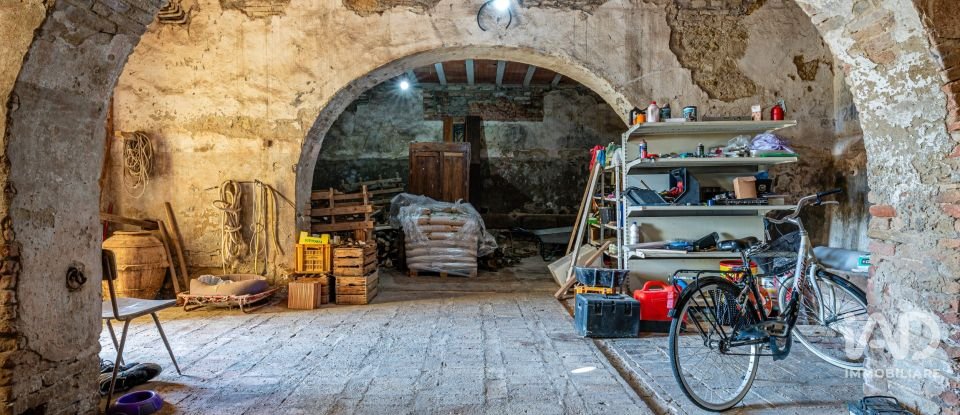 Rustico 8 locali di 320 m² in Bastia Umbra (06083)