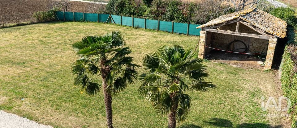 Rustico 8 locali di 320 m² in Bastia Umbra (06083)