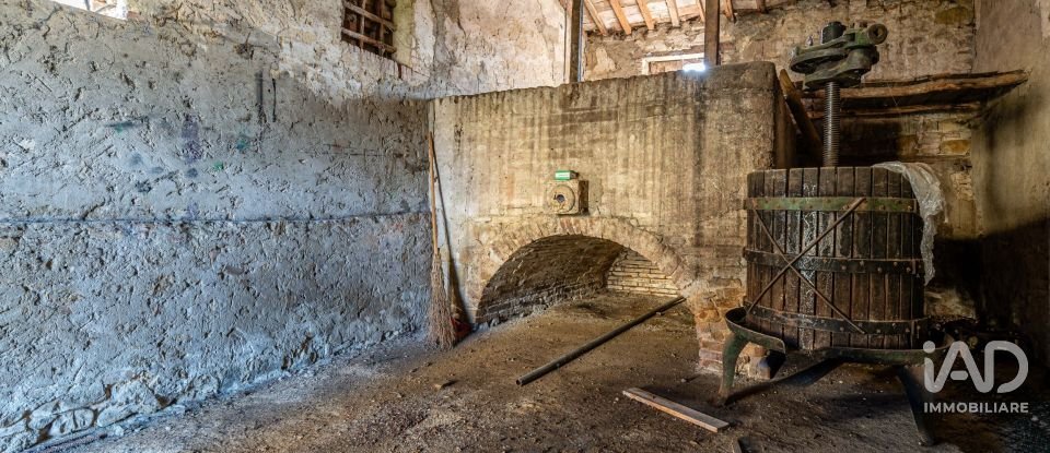 Rustico 8 locali di 320 m² in Bastia Umbra (06083)