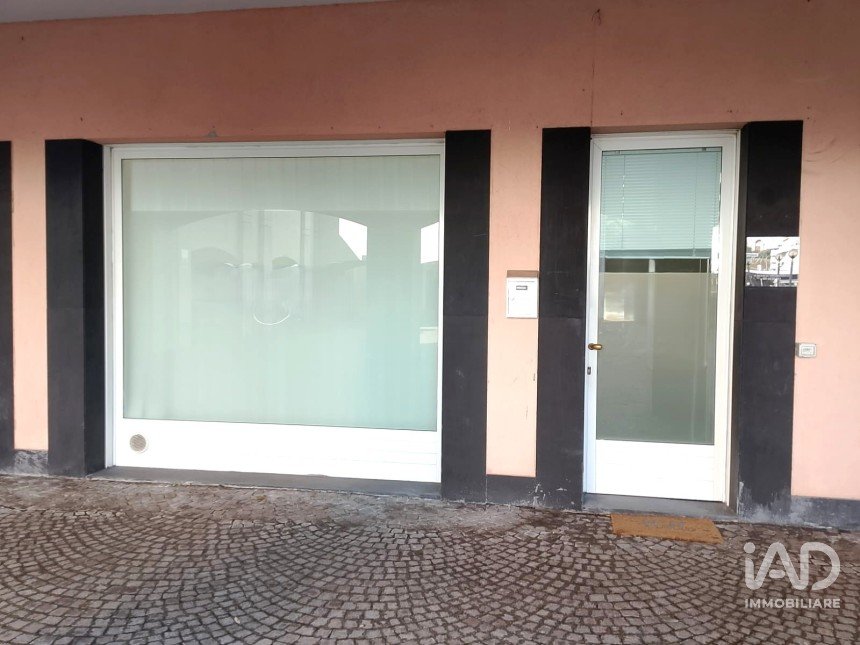 Negozio / locale commerciale di 55 m² in Arenzano (16011)