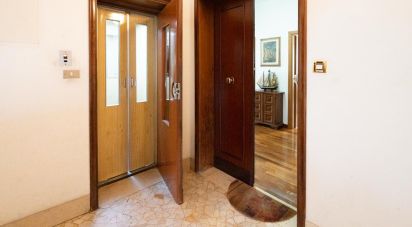 Three-room apartment of 83 m² in Firenze (50144)