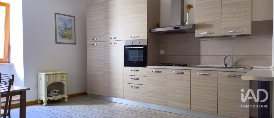 Casa indipendente 3 locali di 105 m² in Bastia Umbra (06083)