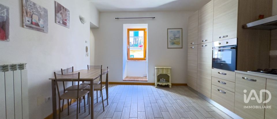 Casa indipendente 3 locali di 105 m² in Bastia Umbra (06083)