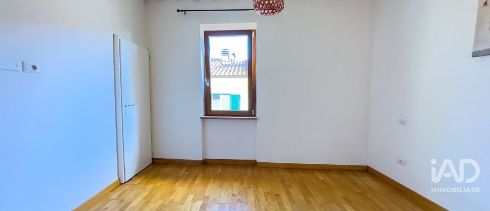 Casa indipendente 3 locali di 105 m² in Bastia Umbra (06083)
