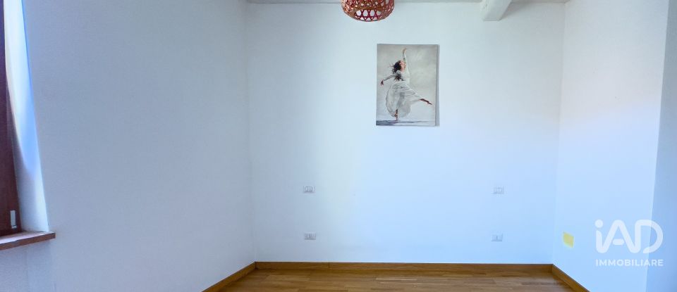 Casa indipendente 3 locali di 105 m² in Bastia Umbra (06083)