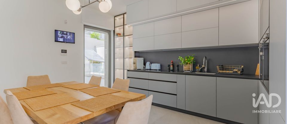 Villa a schiera 7 locali di 254 m² in Bari (70125)