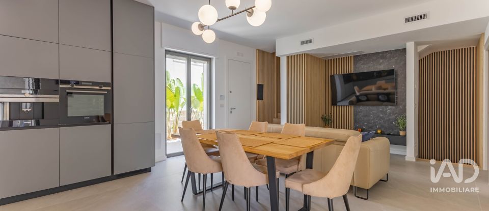 Villa a schiera 7 locali di 254 m² in Bari (70125)