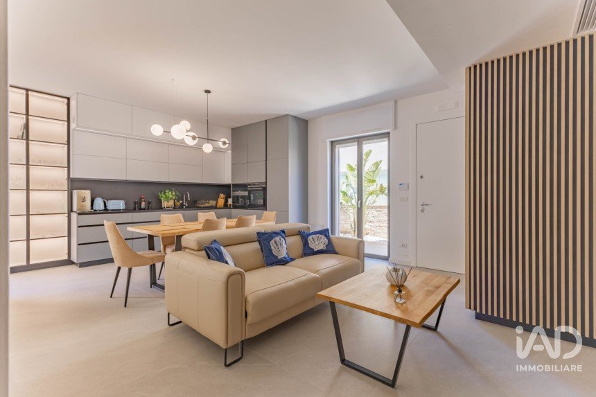 Villa a schiera 7 locali di 254 m² in Bari (70125)