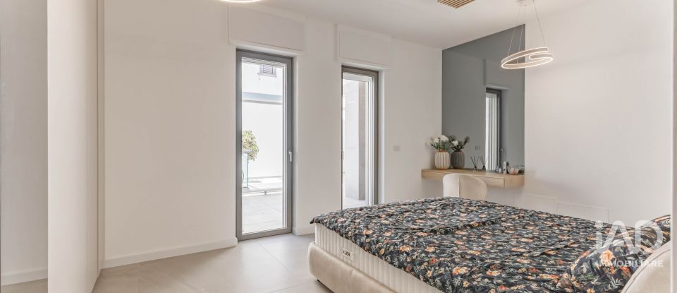 Villa a schiera 7 locali di 254 m² in Bari (70125)