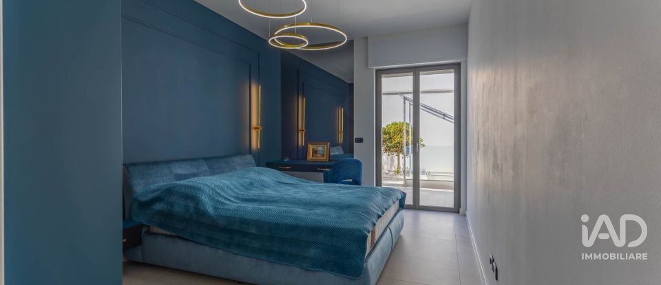 Villa a schiera 7 locali di 254 m² in Bari (70125)