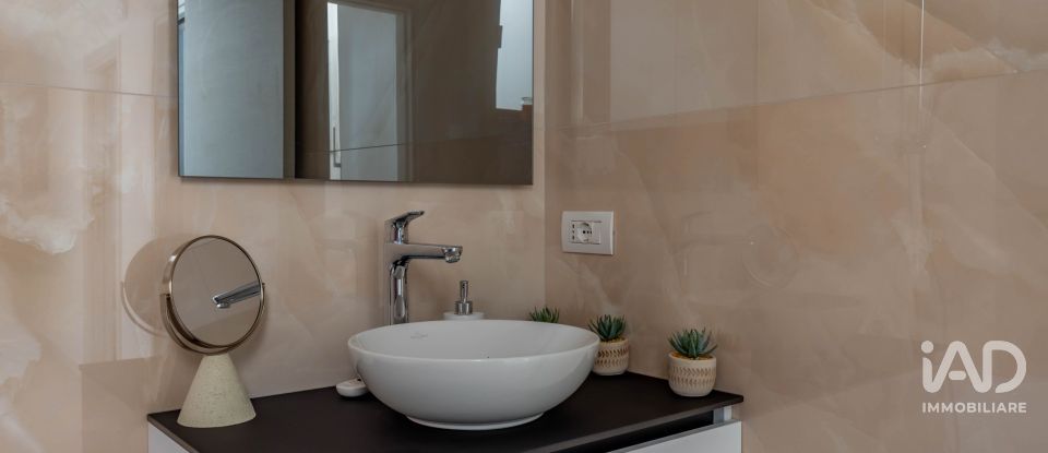 Villa a schiera 7 locali di 254 m² in Bari (70125)