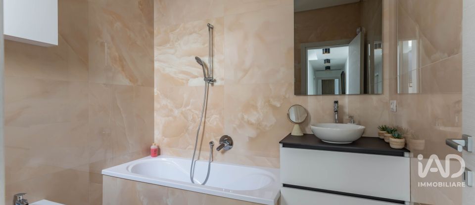 Villa a schiera 7 locali di 254 m² in Bari (70125)