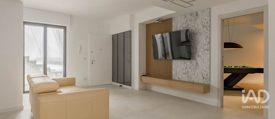 Villa a schiera 7 locali di 254 m² in Bari (70125)