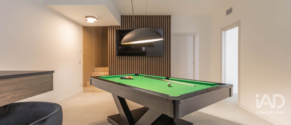 Villa a schiera 7 locali di 254 m² in Bari (70125)