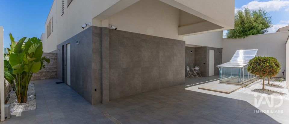 Villa a schiera 7 locali di 254 m² in Bari (70125)