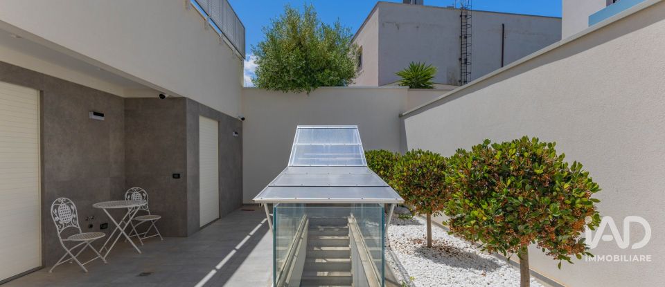 Villa a schiera 7 locali di 254 m² in Bari (70125)
