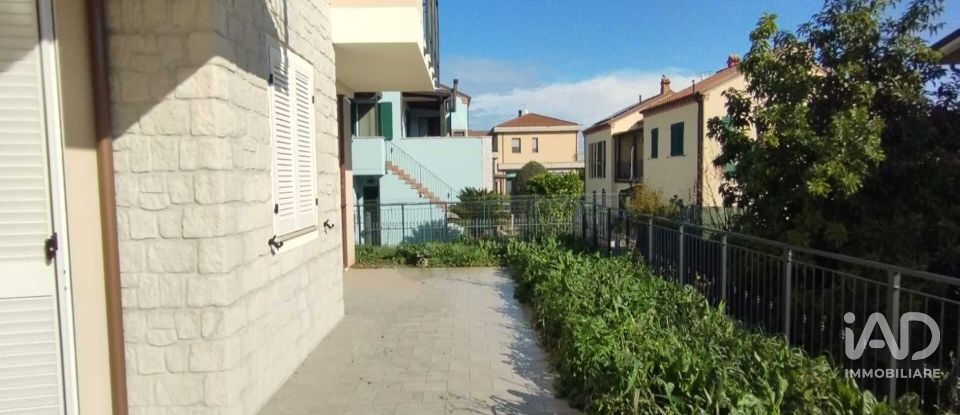 Block of flats 2 rooms of 84 m² in Sirolo (60020)