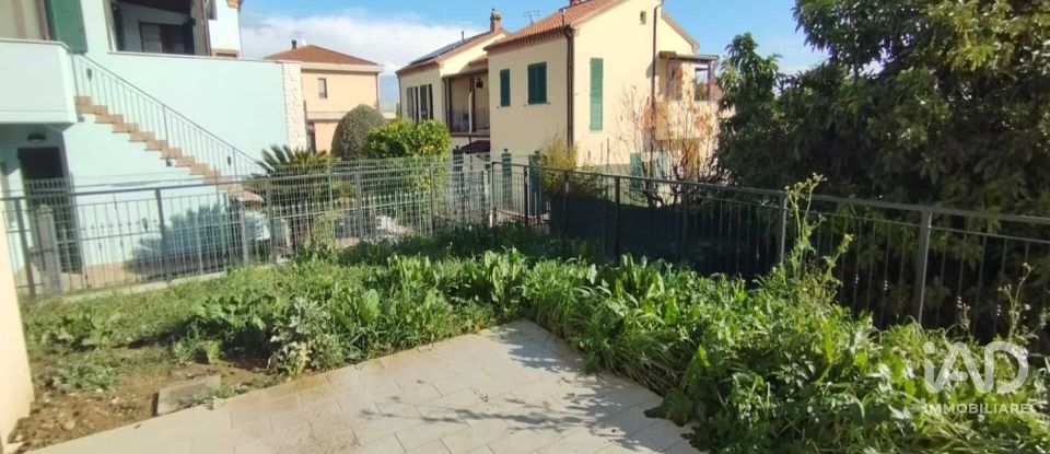 Block of flats 2 rooms of 84 m² in Sirolo (60020)